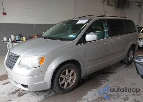 2010 Chrysler Town & Country Touring from USA, damaged, VIN 2A4RR5DX0AR193527